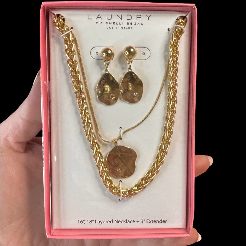 Laundry by Shelli Segal Gold-Tone Necklace & Earring Set – Layered Statement